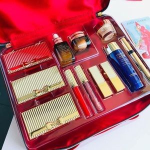 Limited Edition Holiday Blockbuster makeup set from Estee Lauder